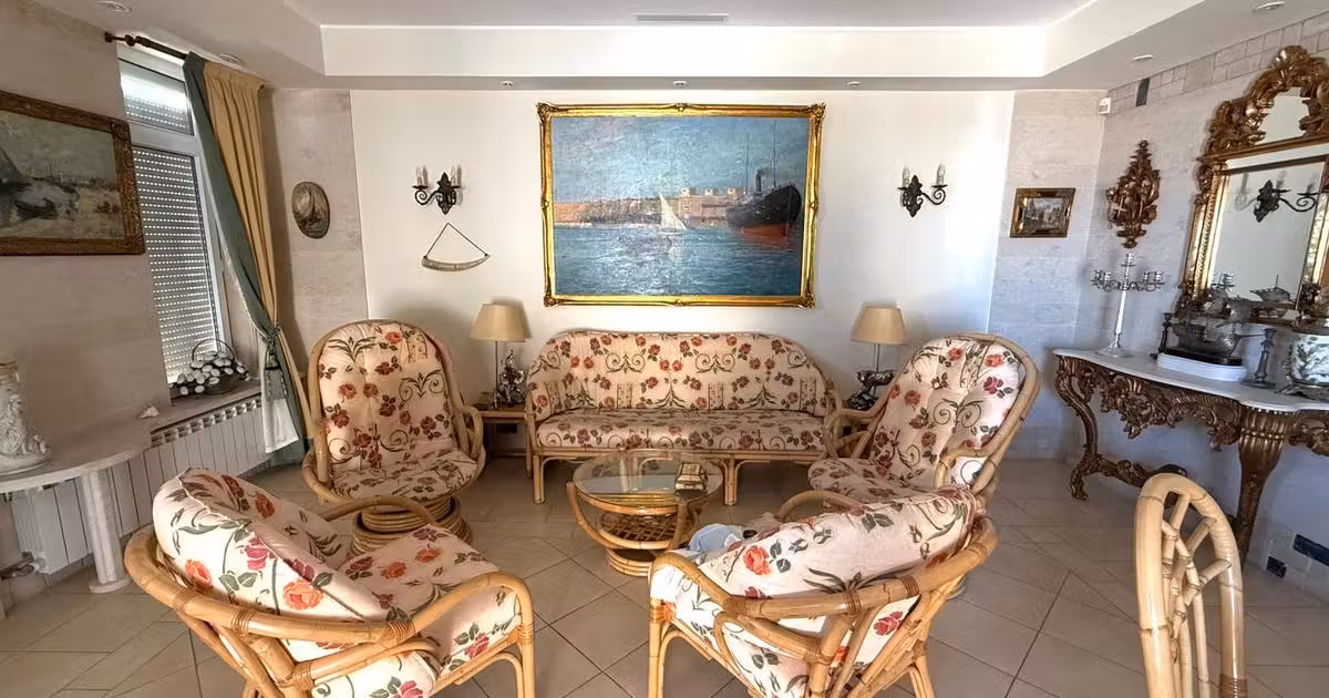 Apartament de vânzare cu 4 camere în Năvodari