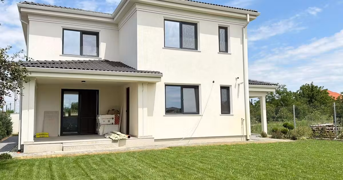 Casă individuală de vânzare cu 4 camere în Moșnița Nouă