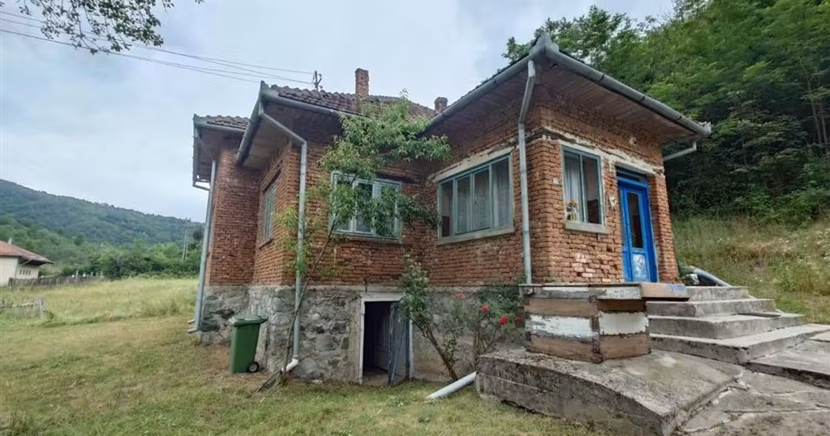 Casă individuală de vânzare cu 4 camere în Brad