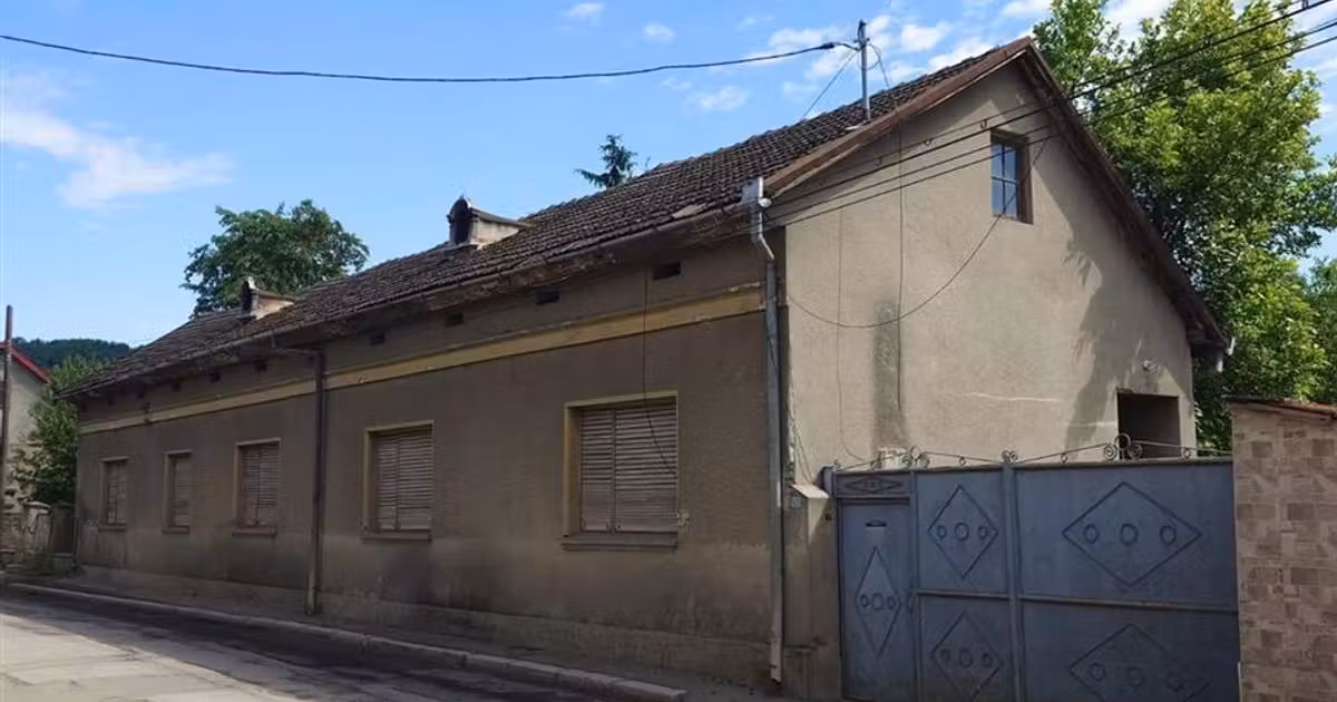 Casă individuală de vânzare cu 5 camere în Brad