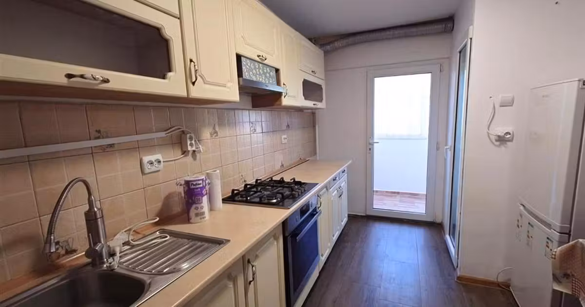 Apartament de vânzare cu 3 camere, mobilat în Crișcior
