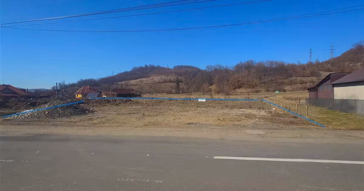 Teren Construcții intravilan de vânzare de 1588 mp, în Brad