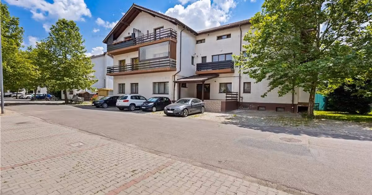 Apartament de vânzare cu 3 camere, mobilat în Sânpetru