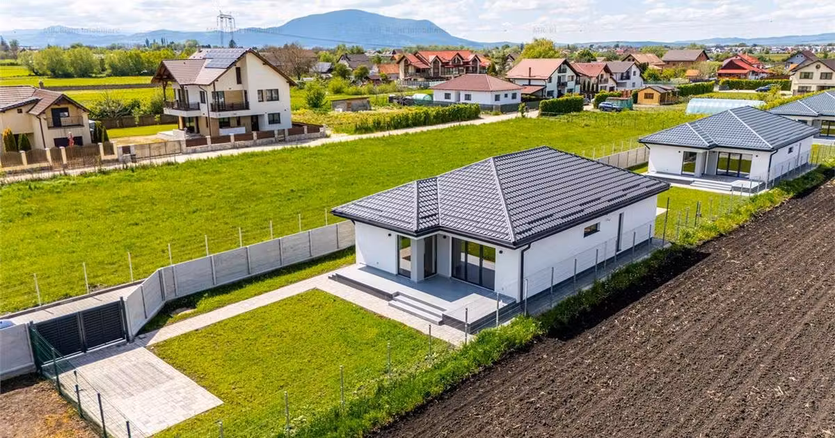 Casă individuală de vânzare cu 4 camere în zona Stupini, Brașov