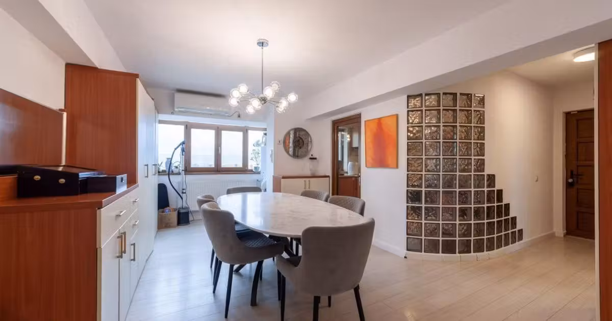 Apartament de vânzare cu 3 camere, mobilat în zona Central, Pitești
