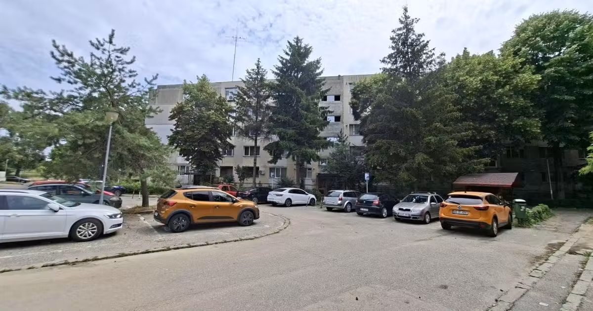 Apartament de vânzare cu 4 camere în zona Nord, Pitești