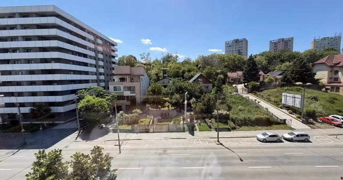 Apartament de vânzare cu 2 camere în zona Frații Golești, Pitești