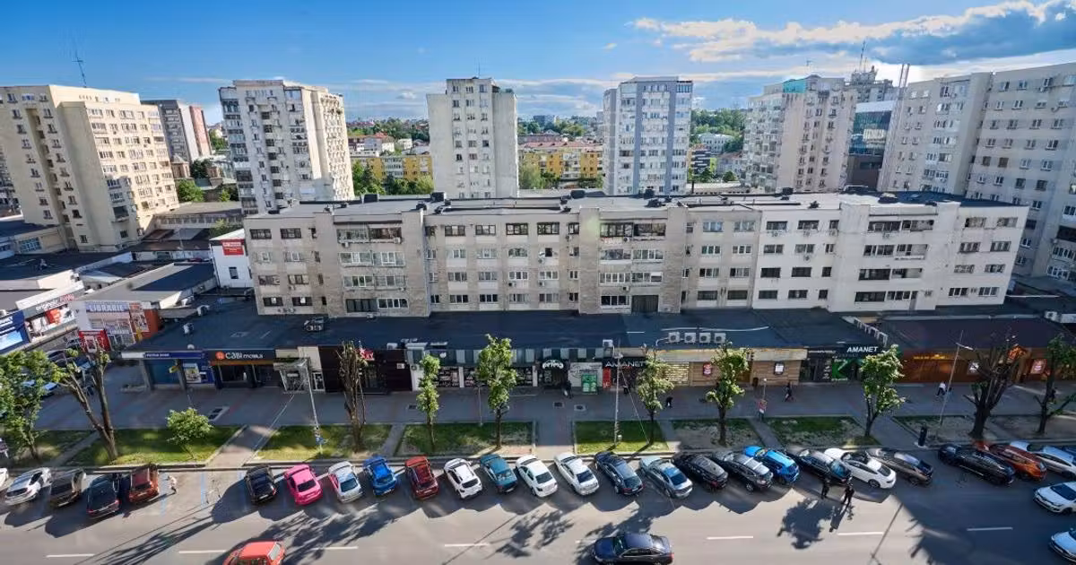 Apartament de vânzare cu 3 camere, mobilat în zona Central, Pitești