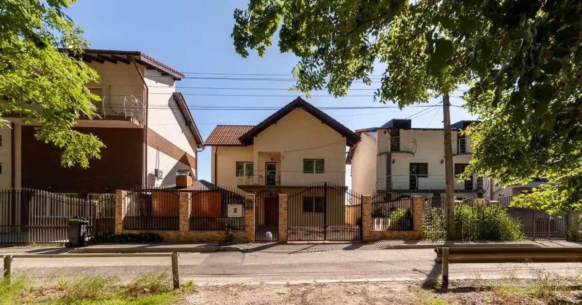 Casă individuală de vânzare cu 4 camere, mobilată în zona Trivale, Pitești