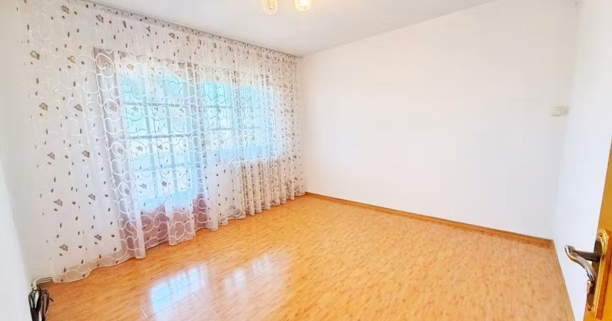 Apartament de vânzare cu 3 camere, mobilat în Curtea de Argeș