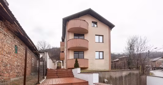 Casă Izvorani