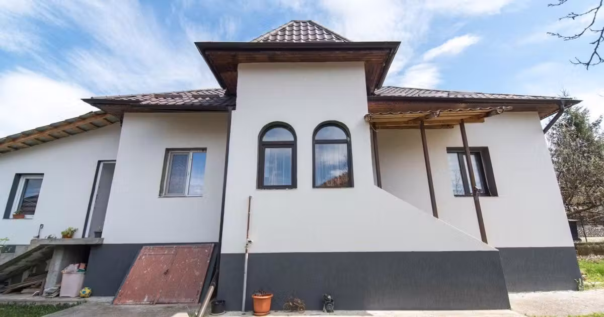 Casă individuală de vânzare cu 3 camere, mobilată în Văcarea
