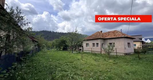 Casă Est
