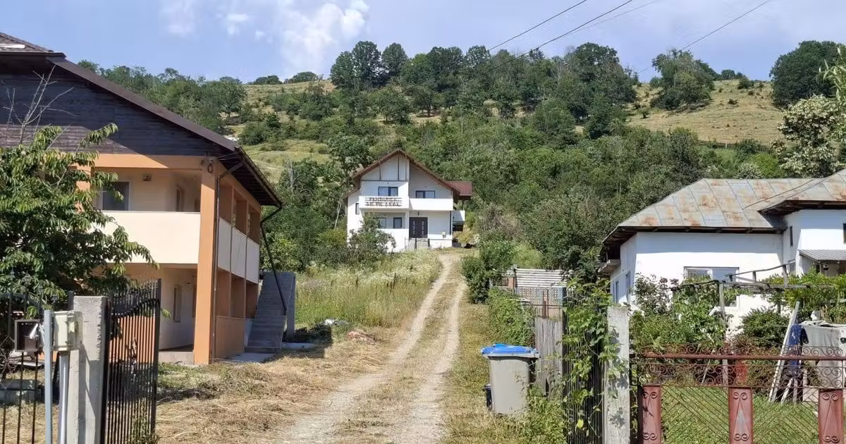 Casă individuală de vânzare cu 6 camere în Budeasa