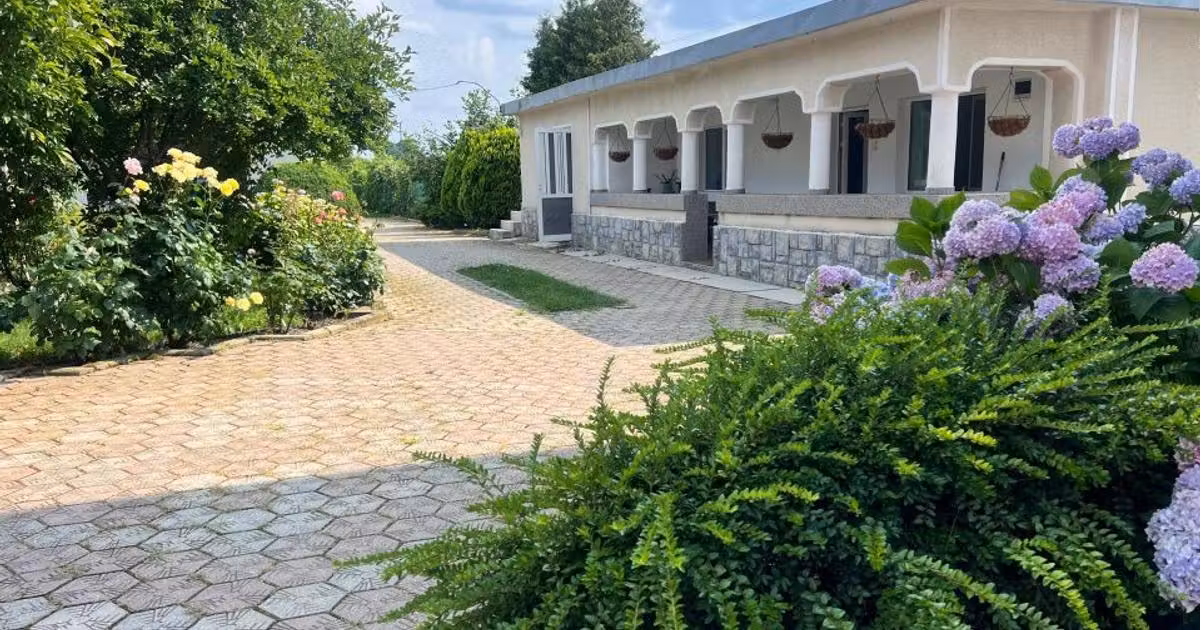 Casă individuală de vânzare cu 6 camere, mobilată în Dârmănești