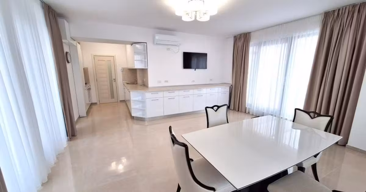 Penthouse de vânzare cu 4 camere în zona Craiovei, Pitești