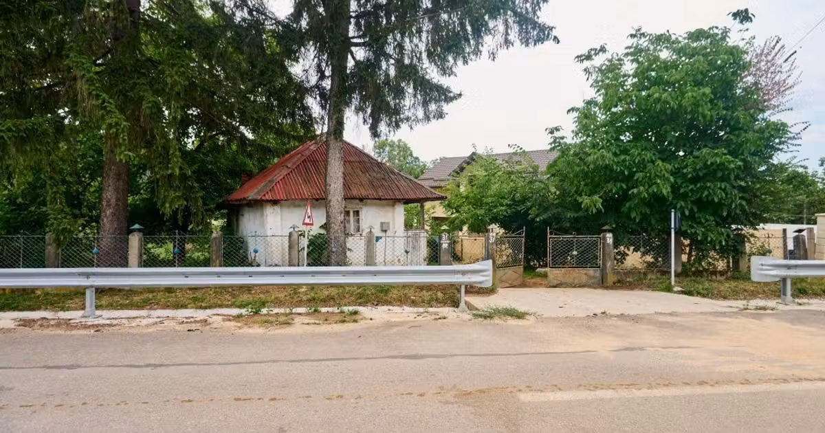 Teren Construcții intravilan de vânzare de 2240 mp, în Hințești