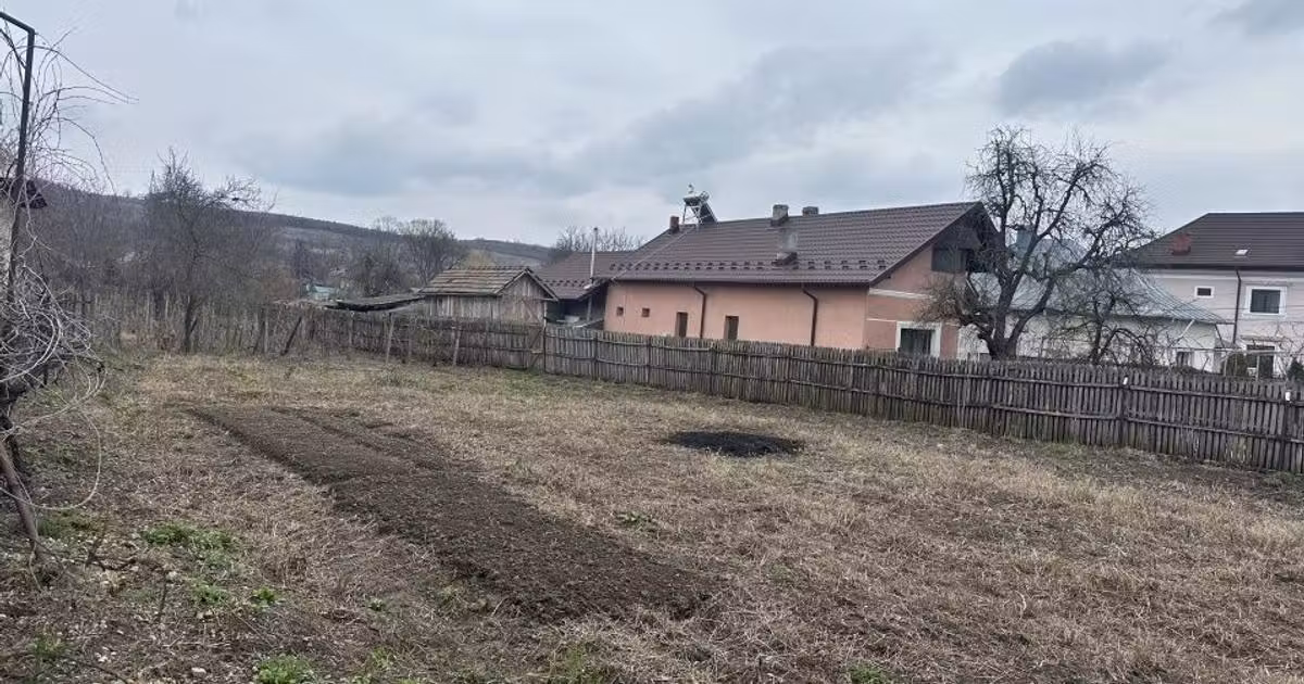 Teren Construcții intravilan de vânzare de 1304 mp, în Gorganu