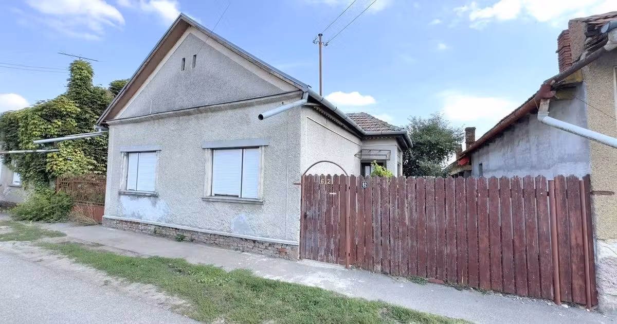 Casă individuală de vânzare cu 4 camere, mobilată în Carei
