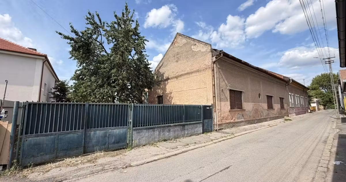 Casă individuală de vânzare cu 5 camere în Carei