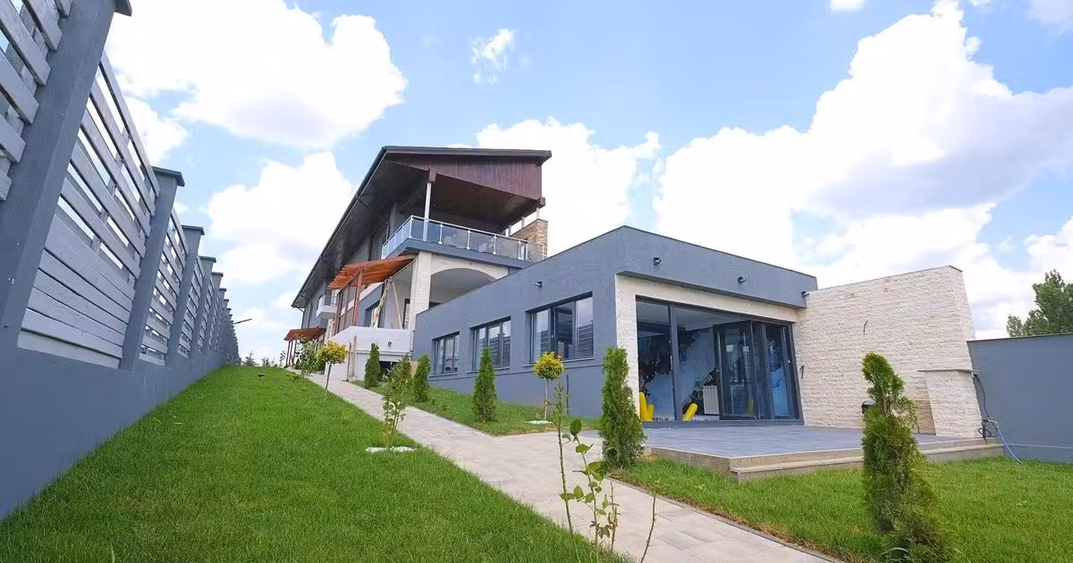 Casă de vânzare cu 6 camere, mobilată în Corbeanca