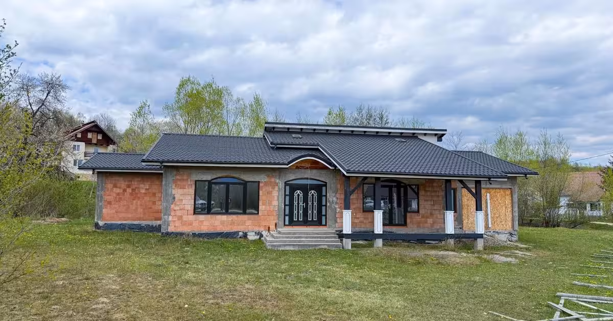 Casă individuală de vânzare cu 6 camere în Bran