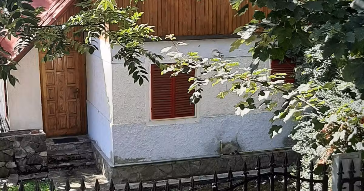 Casă de vânzare cu 3 camere în Azuga