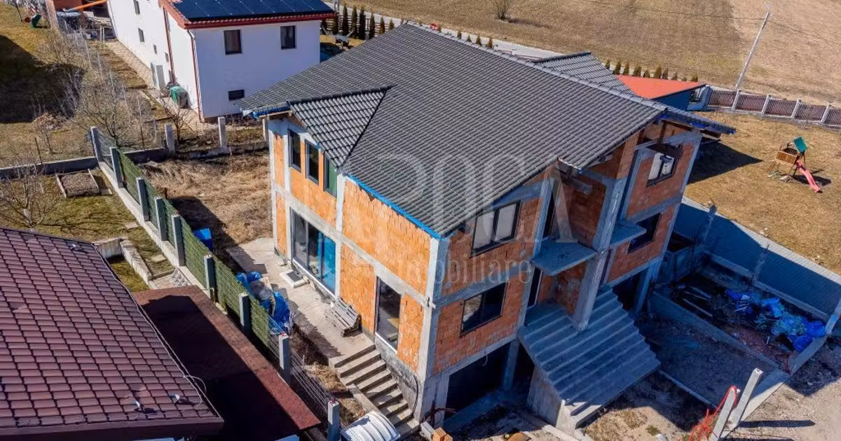Duplex de vânzare cu 3 camere în Chinteni
