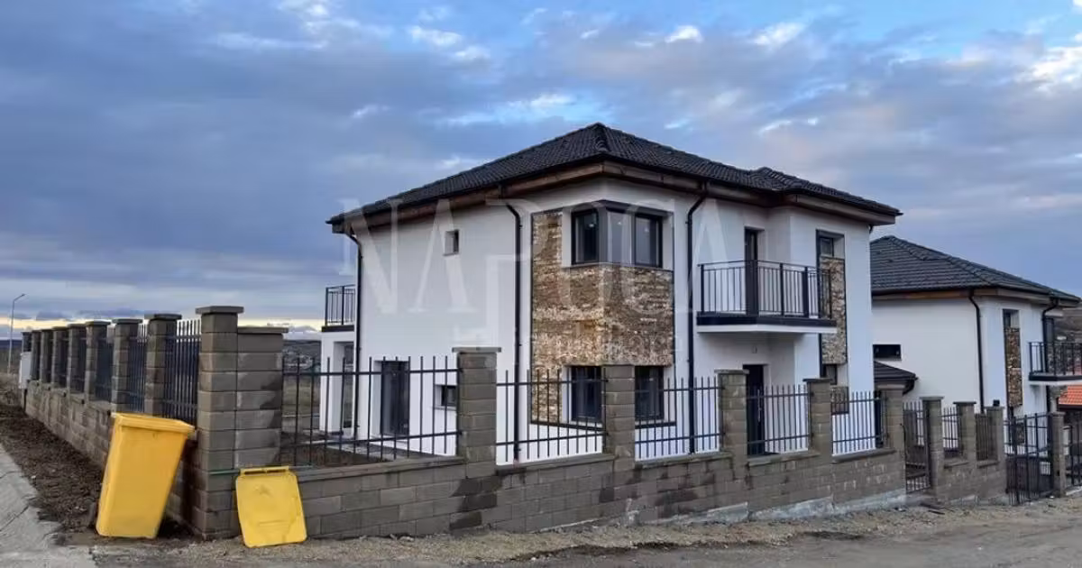 Casă individuală de vânzare cu 5 camere în Chinteni