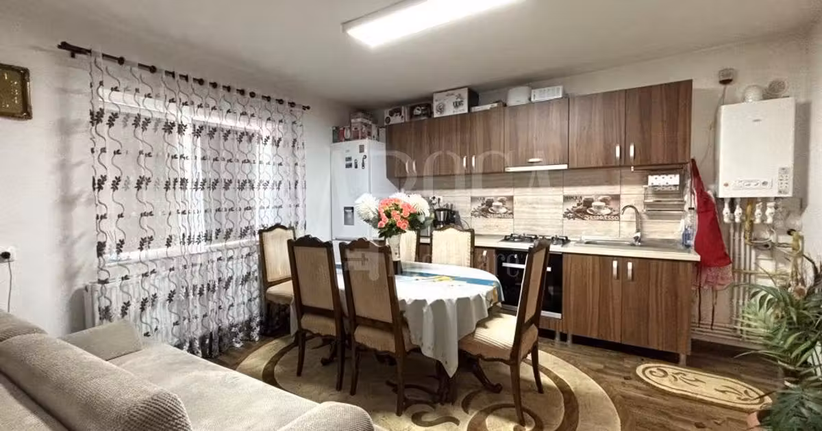 Casă individuală de vânzare cu 6 camere, mobilată în Apahida