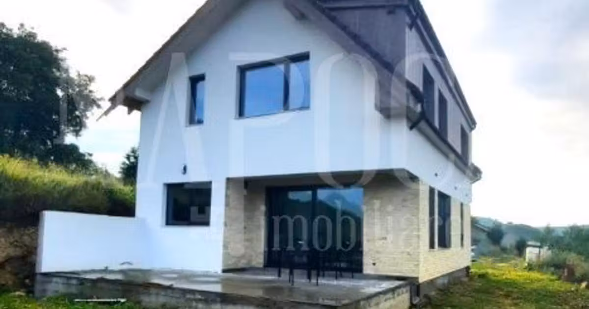 Casă individuală de vânzare cu 5 camere în Sălicea