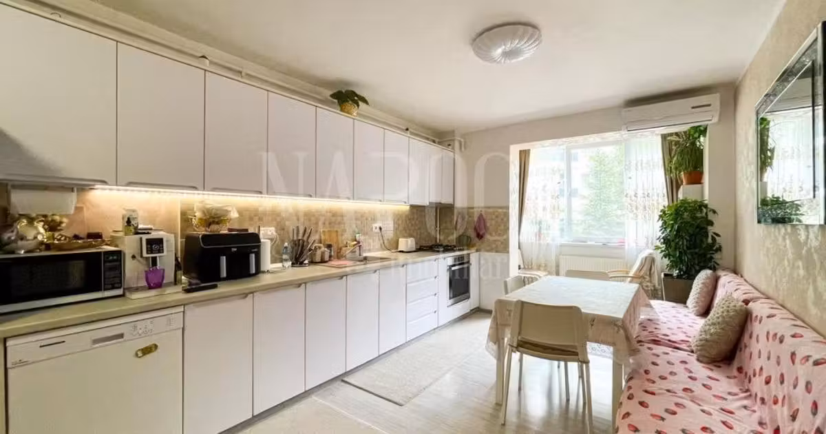 Apartament de vânzare cu 3 camere în Florești