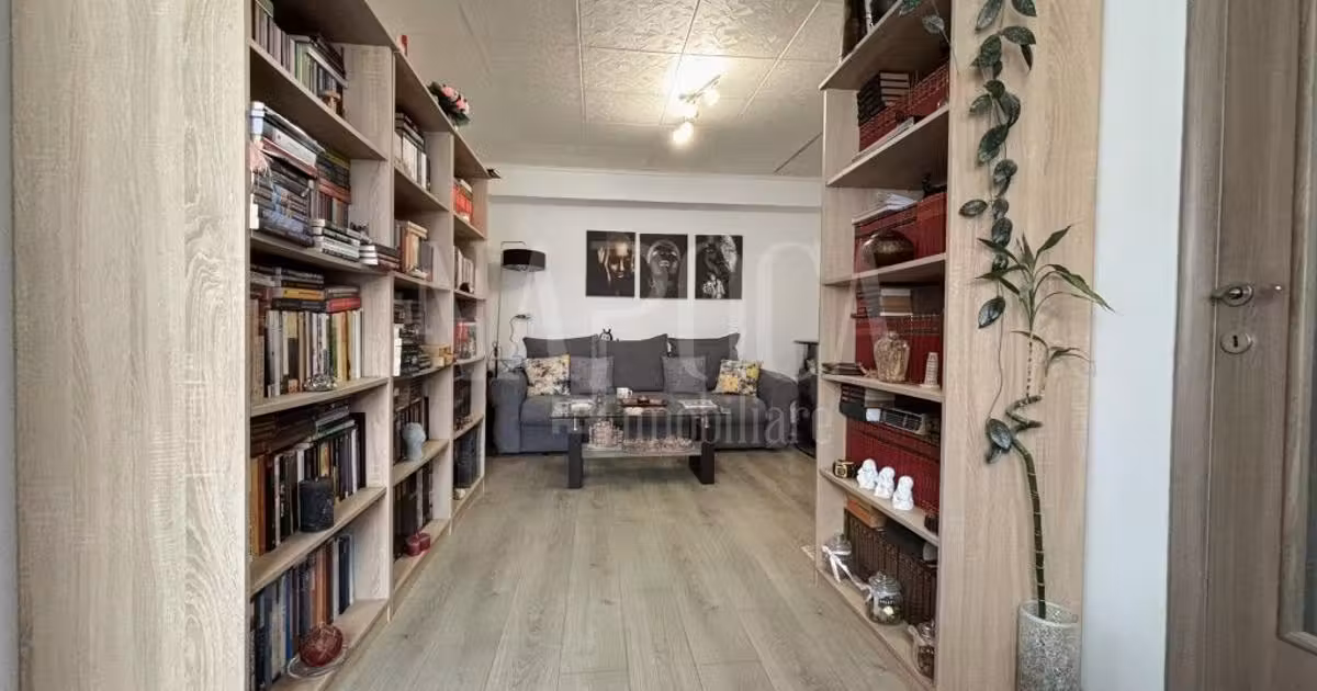 Casă individuală de vânzare cu 8 camere în Florești