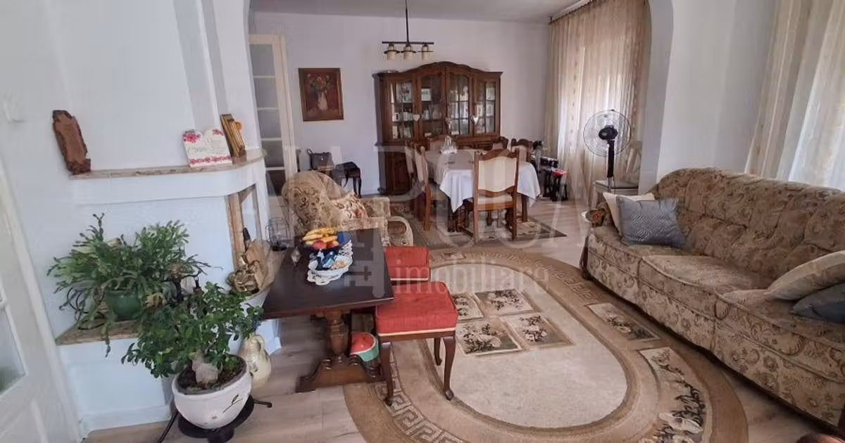 Casă individuală de vânzare cu 6 camere în zona Valenta, Oradea