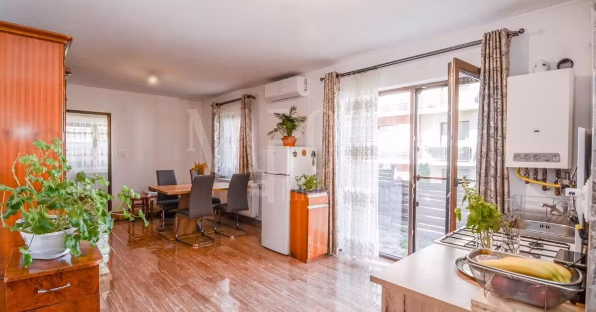 Apartament de vânzare cu 3 camere, mobilat în Florești