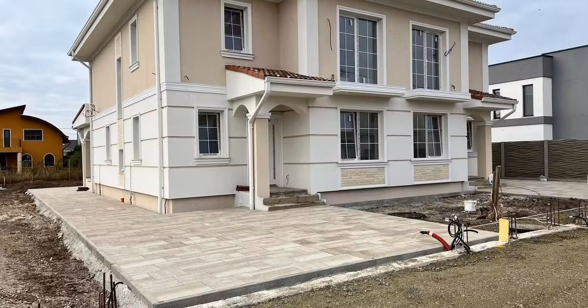 Casă individuală de vânzare cu 5 camere în Dumbrăvița