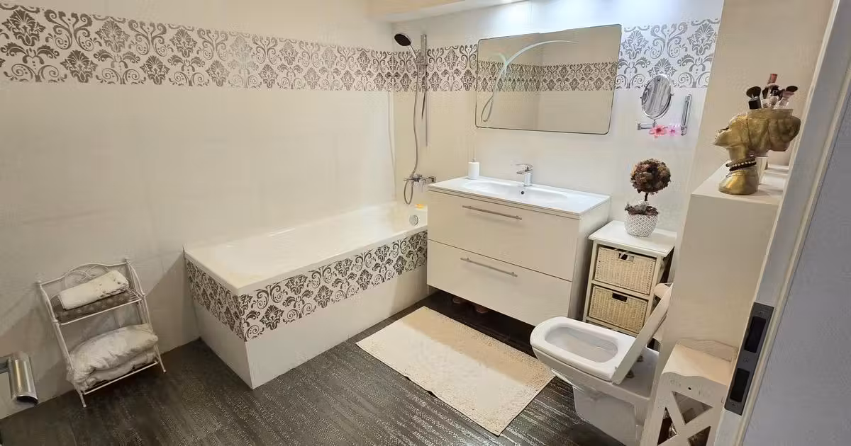 Apartament de vânzare cu 4 camere în zona Km 4-5, Constanța