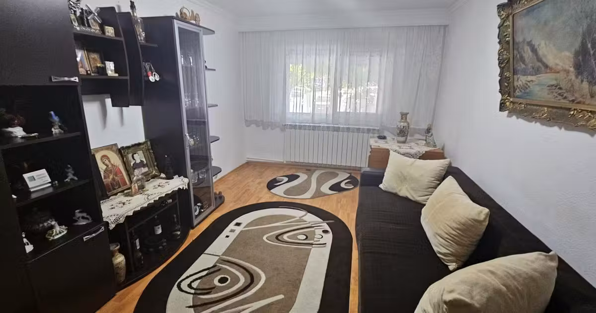 Apartament de vânzare cu 3 camere în zona Poarta 6, Constanța