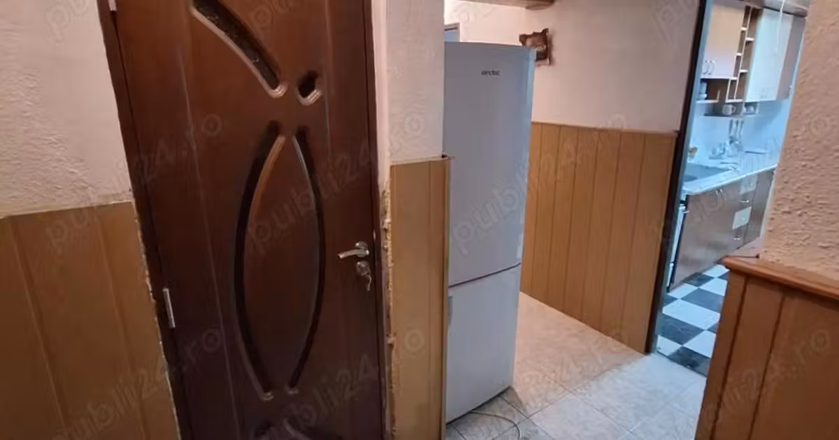 Apartament de vânzare cu 3 camere, mobilat în zona Bahne, Focșani
