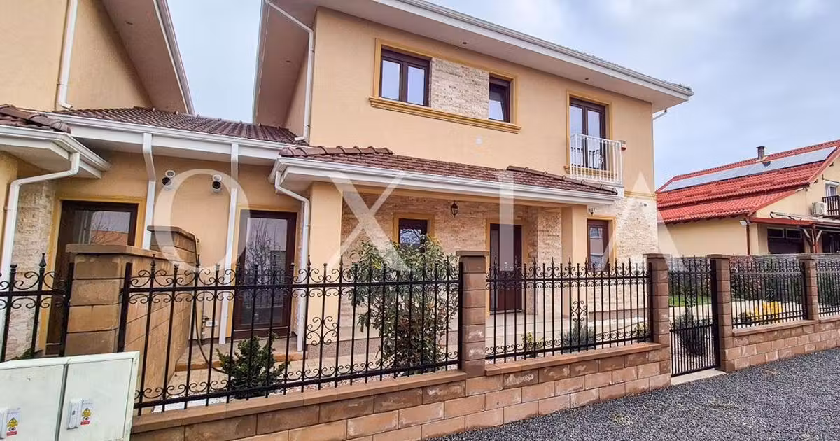 Duplex de vânzare cu 5 camere în Dumbrăvița