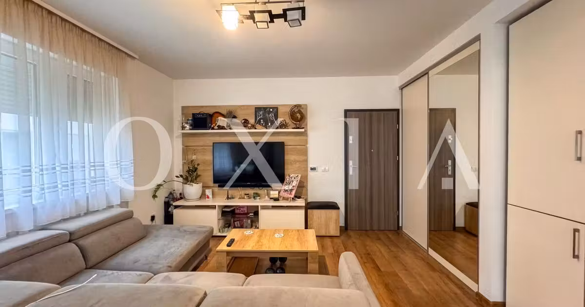 Apartament de vânzare cu 3 camere, mobilat în Dumbrăvița