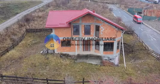 Casă Est