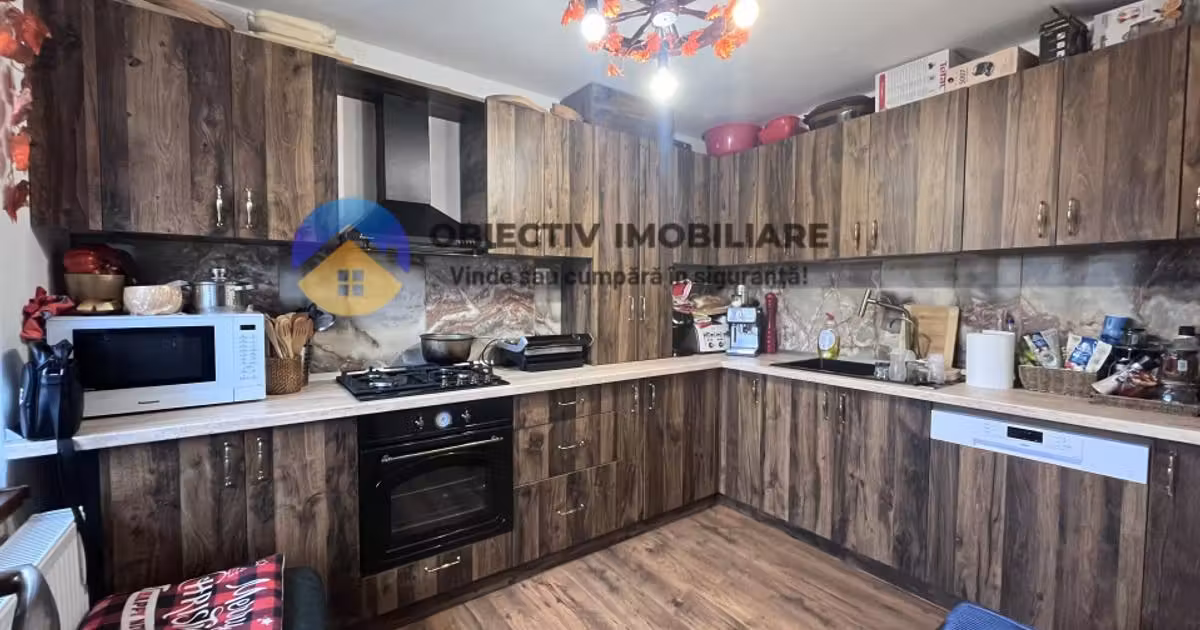 Casă individuală de vânzare cu 5 camere, mobilată în Viișoara