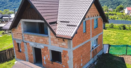 Casă Cut