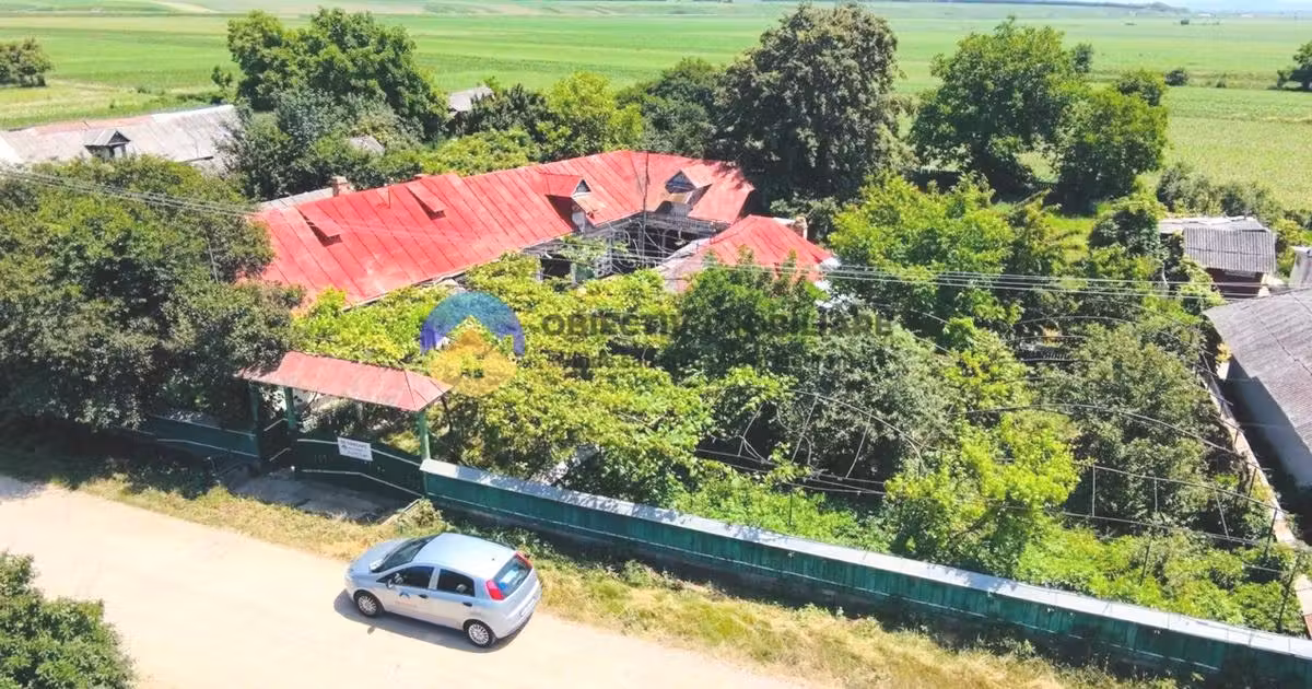 Casă individuală de vânzare cu 6 camere în Slobozia (Roznov)