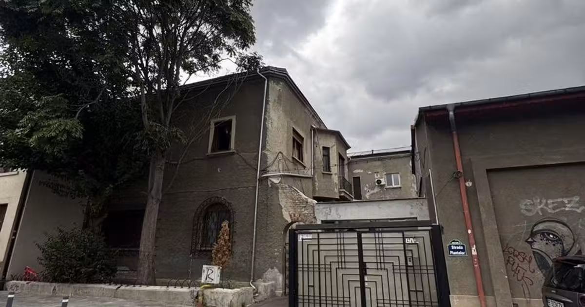 Casă individuală de vânzare cu 12 camere în zona Pache Protopopescu, Sector 2