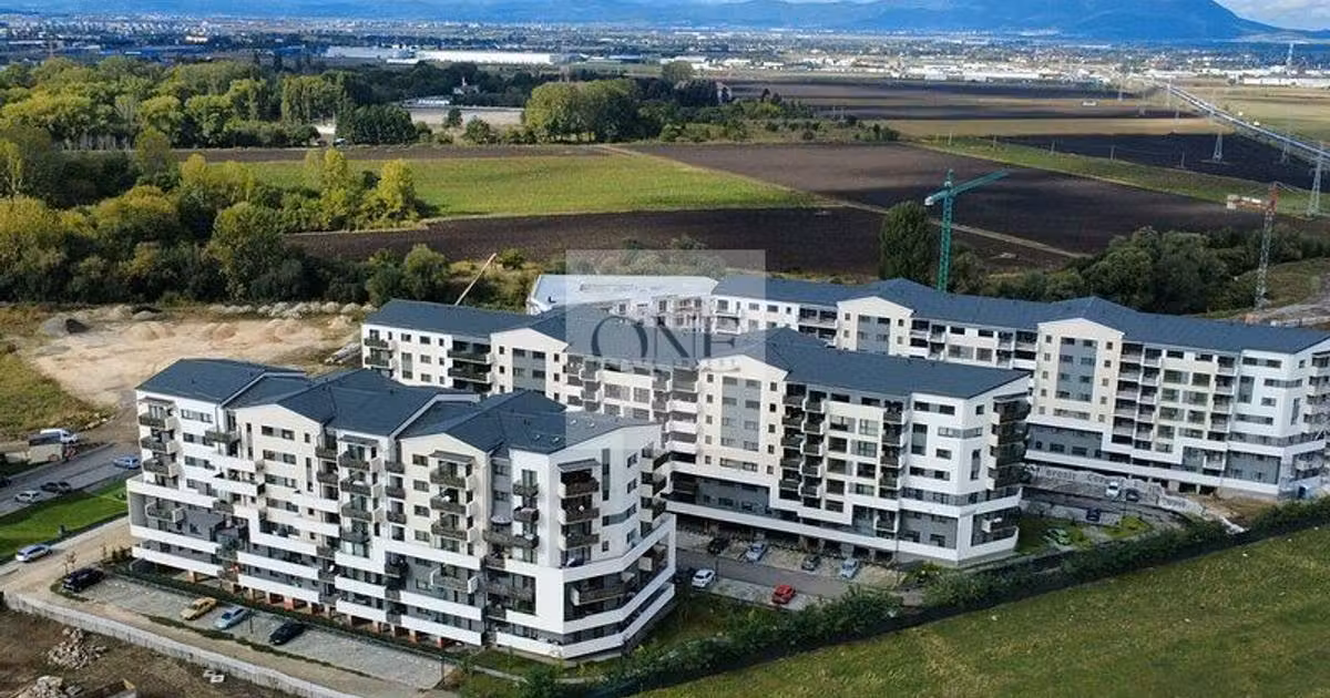 Apartament de vânzare cu 3 camere în zona Tractorul, Brașov