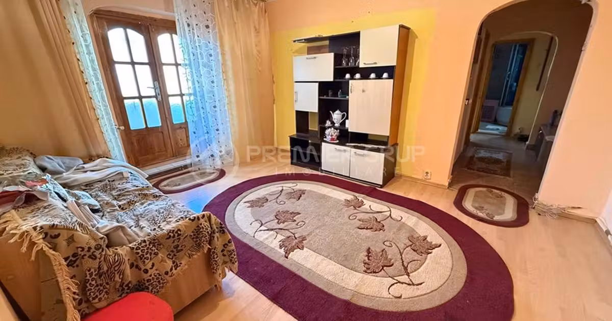 Apartament de vânzare cu 3 camere în zona Mircea cel Bătrân, Iași