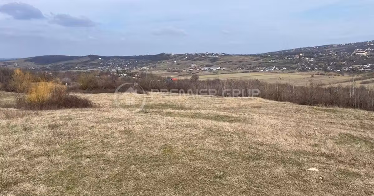 Teren Construcții intravilan de vânzare de 11300 mp, în Bârnova