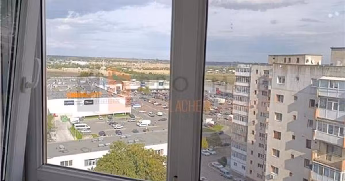 Apartament de vânzare cu 4 camere în zona Unirii Nord, Buzău